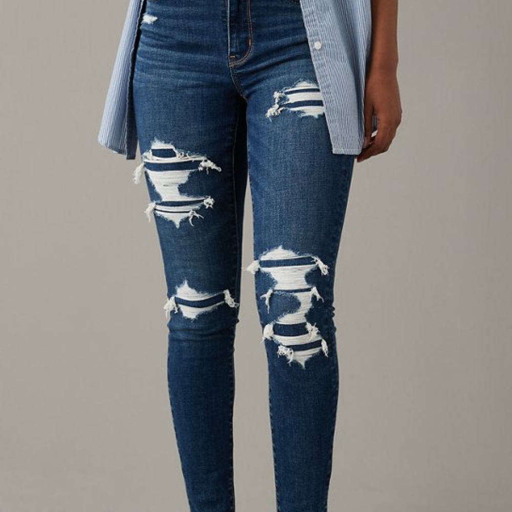 American Eagle Women's Distressed Blue Jeans